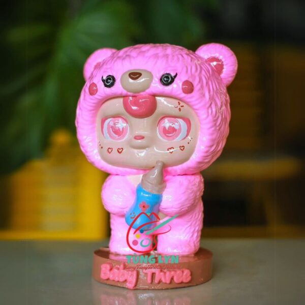 Tô Tượng Baby Three Ôm Bình Sữa - Màu Hồng