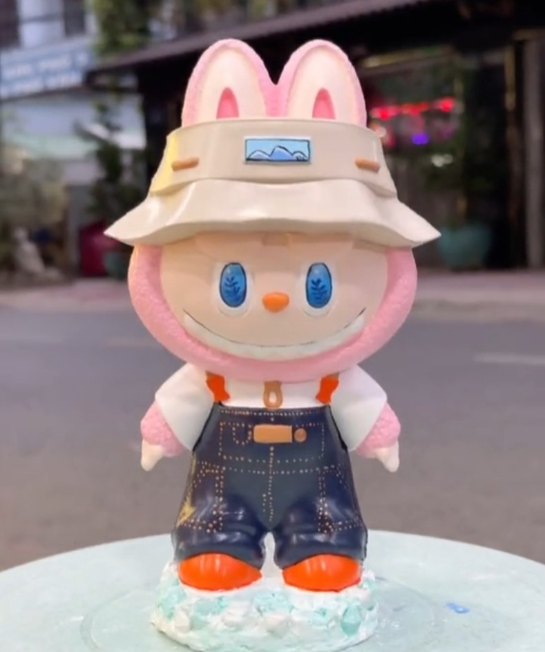 Tượng Tô Màu Labubu Đội Nón